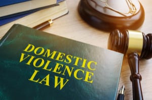 ¿Cuáles son algunos desafíos para procesar casos de violencia doméstica_